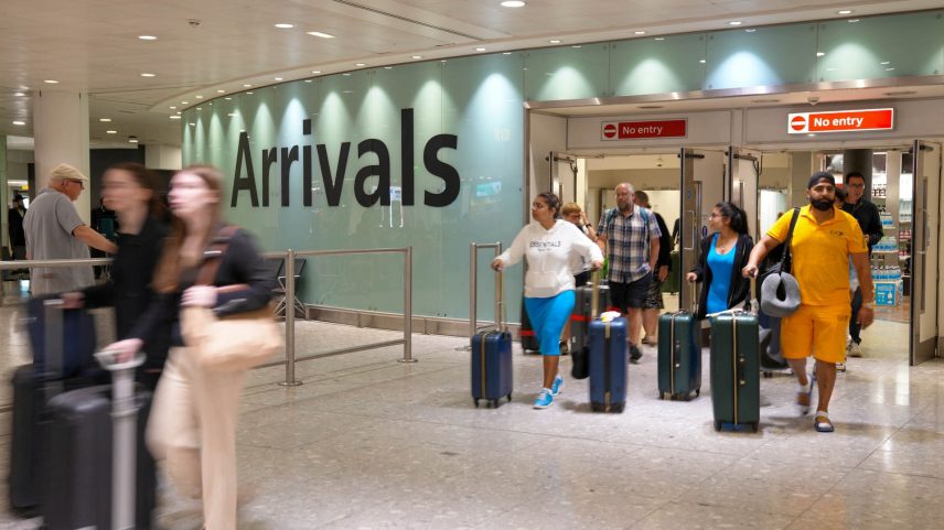 Reino Unido passa a exigir autorização de viagem para visitantes estrangeiros