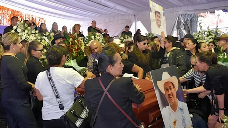 El funeral de Carlos Manzo, en Uruapan, el 29 de diciembre de 2025.