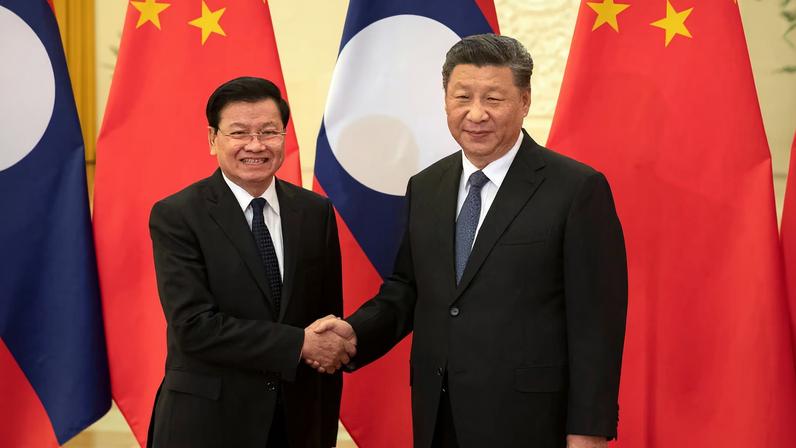 Laos' Prime Minister Thongloun Sisoulith and China's President Xi Jinping shake hands before a meeting at the Great Hall of the People in Beijing, China, January 6, 2020. Mark Schiefelbein/Pool via REUTERS