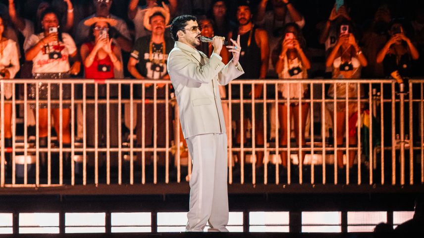 Bad Bunny presta homenagem a Willie Colón no Brasil