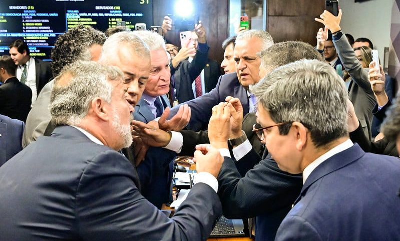 Confusão generalizada marcou a sessão da CPMI do INSS desta quinta-feira 26. Foto: Geraldo Magela/Agência Senado