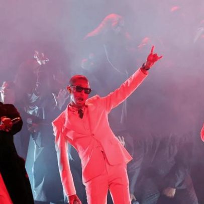 Clipse e Pharrell Williams apresentam Make It Snow nos Grammys