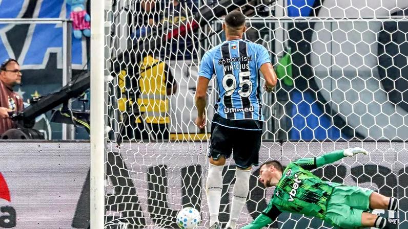 Grêmio vira sobre o Botafogo com oito gols no Brasileirão