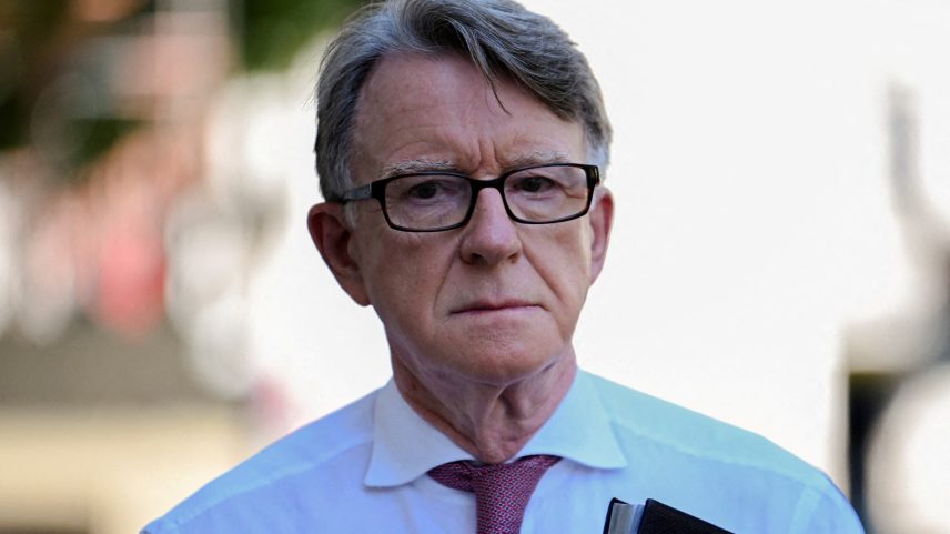 Polícia britânica investiga Mandelson por vazamentos de Epstein