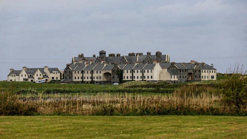 Conselho irlandês aprova salão de baile no campo de golfe de Trump à beira-mar