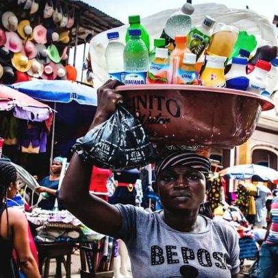 Startups de reciclagem testam soluções privadas para o lixo em Lagos