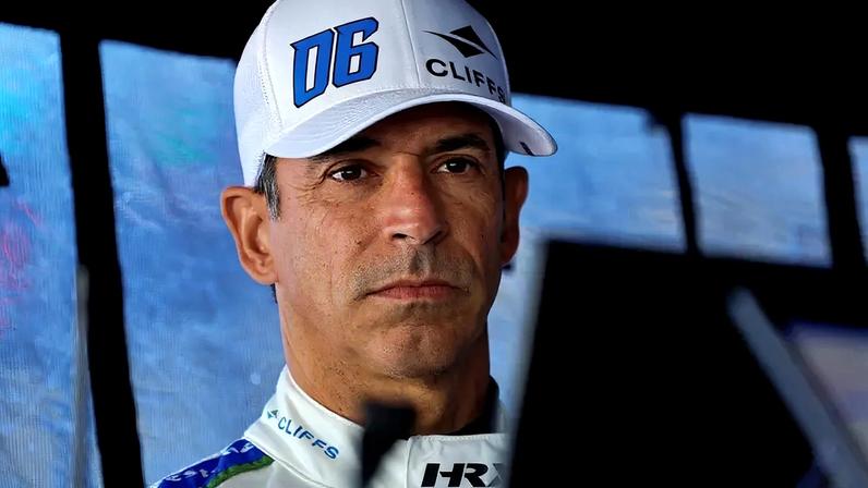 Helio Castroneves concentrado para a Indianapolis 500 de 2026 (Foto Paul Hurley/Penske Entertainment)