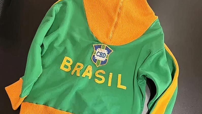 Jaqueta usada por Pelé em 1966.