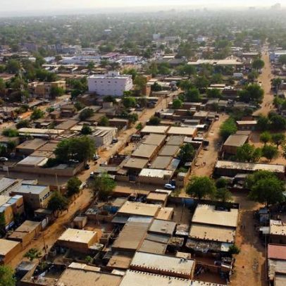 Militantes do ISIS na pista de aeroporto durante ataque na Níger, mostram imagens