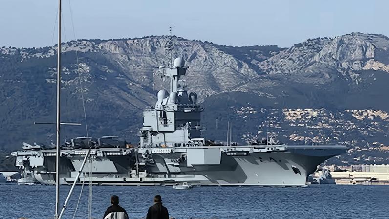 Drone interceptado perto do porta-aviões francês Charles de Gaulle na Suécia