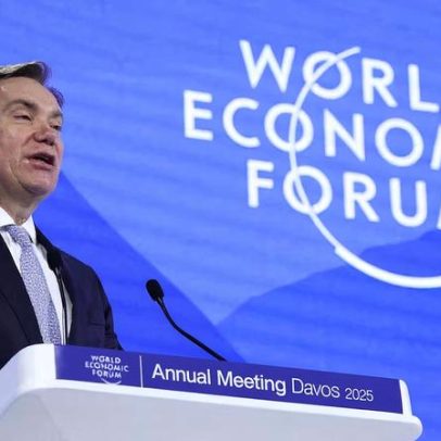 CEO do Fórum Econômico Mundial deixa cargo após escrutínio sobre Epstein