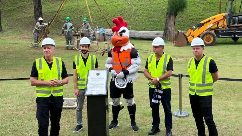 Início das obras de novo prédio para a base do Atlético (Foto: Artur Henrique/Lance!)