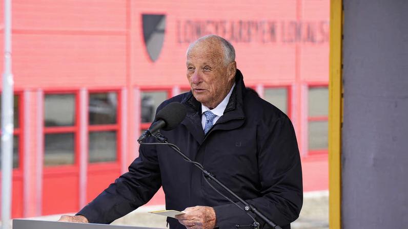 Rei Harald V da Noruega é levado a hospital na Espanha