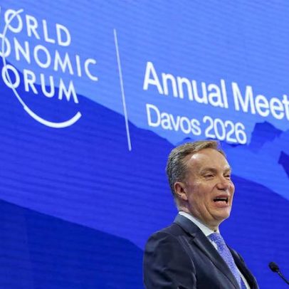 Fórum Econômico Mundial investiga CEO por ligações com Epstein