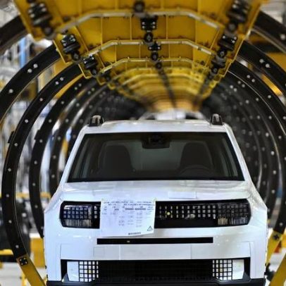 Queda nos elétricos leva Stellantis a fechar 2025 com prejuízo de €25,4 bi