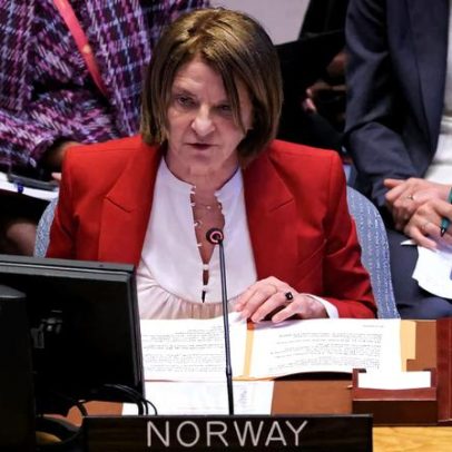 Polícia da Noruega investiga casal diplomata por corrupção ligada a Epstein