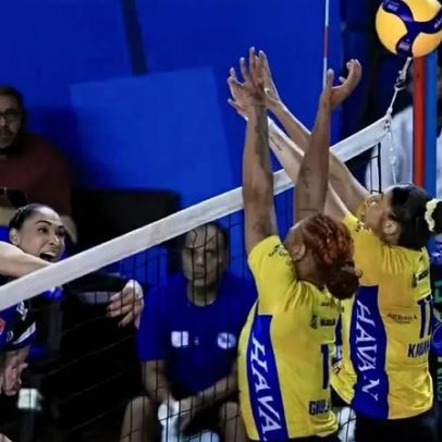 Jaqueline abandona jogo na Superliga B por desconforto na panturrilha