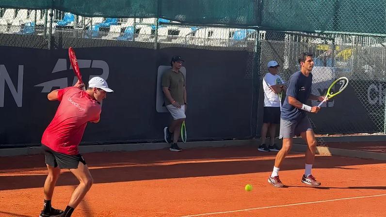 João Fonseca e Marcelo Melo treinam no Jockey Club antes de estreia no Rio Open (Foto: Lucas Borges / Lance!)