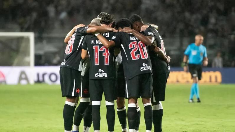 Vasco tropeça diante da Chapecoense em São Januário (Foto: Delmiro dos Santos Junior/Mochila Press/Gazeta Press)