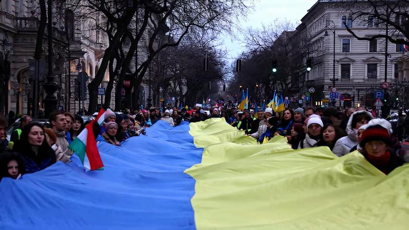 Hungria promete bloquear sanções da UE contra a Rússia na véspera do aniversário da guerra