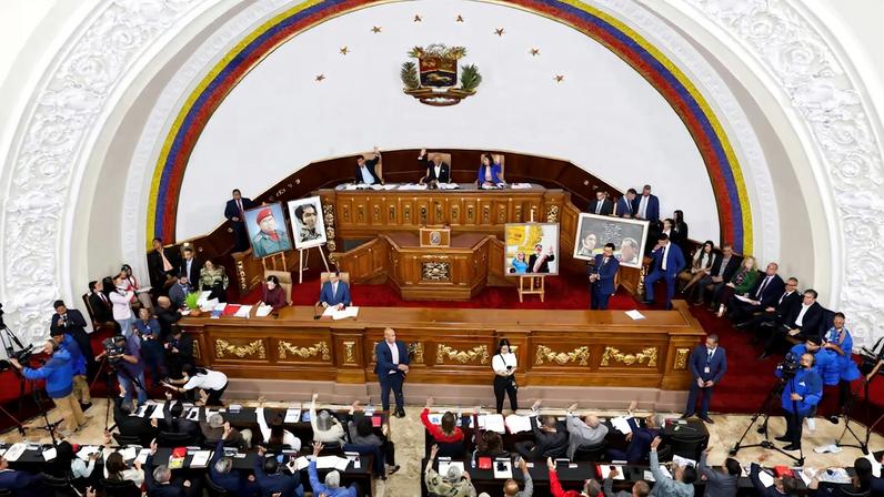Venezuela aprova anistia limitada, críticas de grupos de direitos humanos