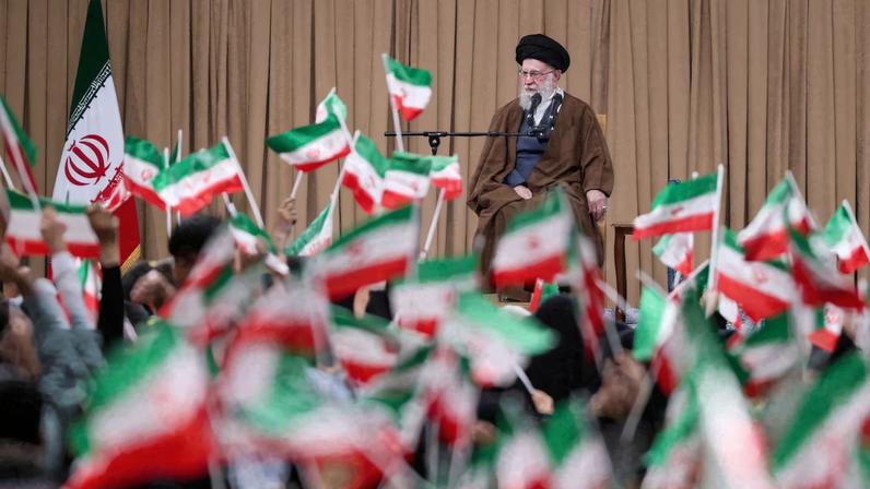 Emirados Árabes pedem que EUA e Irã avancem em acordo nuclear antes das negociações