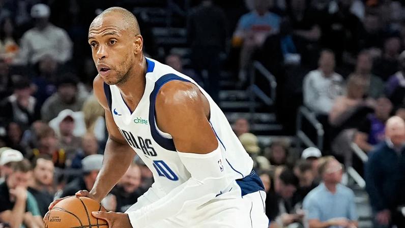 Futuro de Khris Middleton nos Mavericks permanece incerto