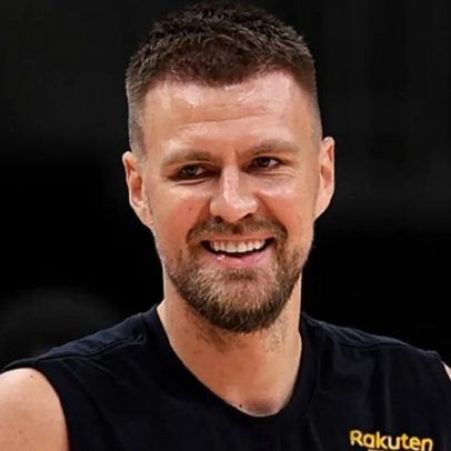 Warriors planejam estreia de Kristaps Porzingis