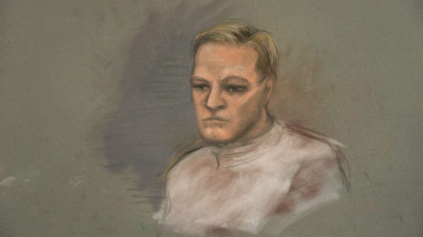 Filho da princesa herdeira norueguesa chora em tribunal e nega vídeos de estupro