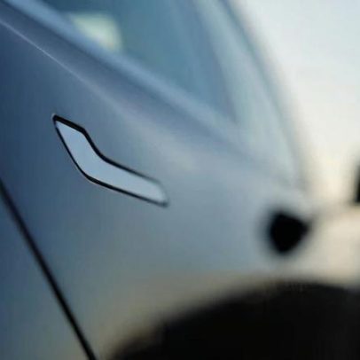 China proíbe maçanetas ocultas de carros para combater riscos de segurança