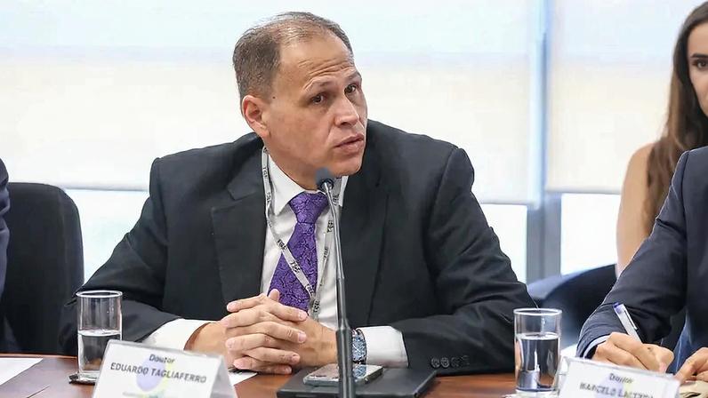 Defesa de Tagliaferro consegue adiamento de audiência na Itália