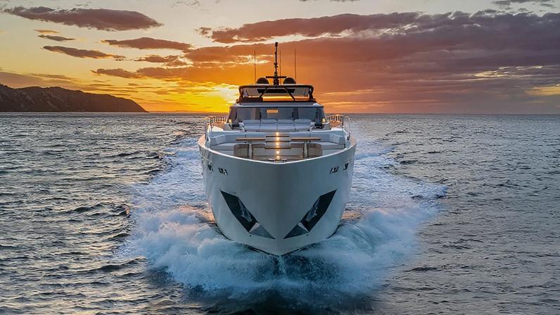 O Ferretti Yachts 1000 é o maior iate em fibra de vidro produzido em série no Brasil