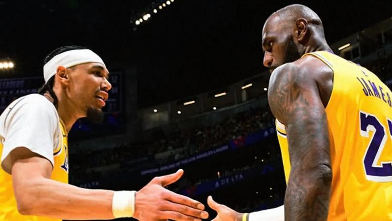 LeBron estreia pelo Lakers e lidera frente ao Warriors