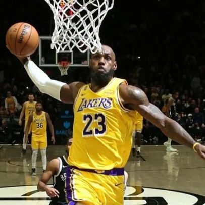 LeBron lidera Lakers na vitória sobre Nets