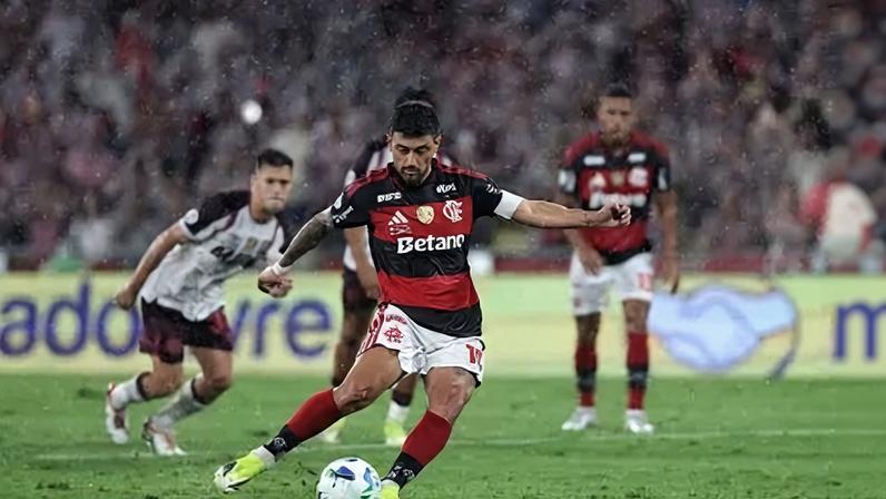 Arrascaeta lamenta vice na Recopa e pede apoio aos torcedores do Flamengo