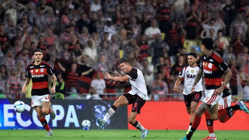 Lanús faz gols na prorrogação e Flamengo perde a Recopa