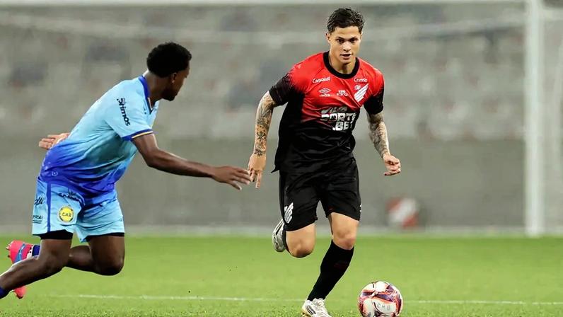 Athletico renova com meia do time de aspirantes