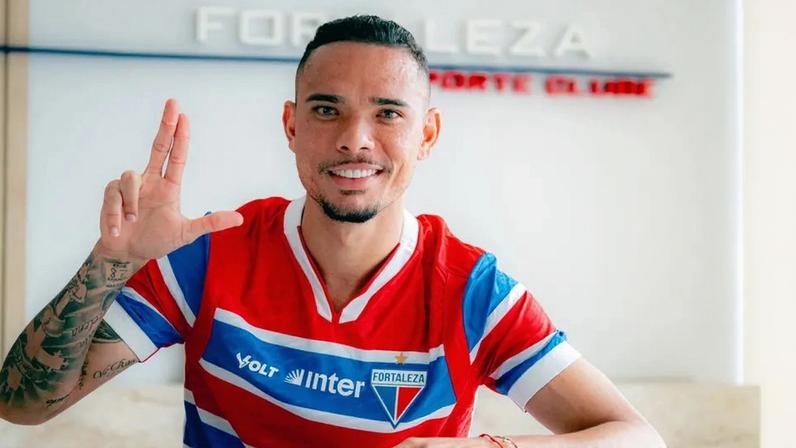 Fortaleza confirma contratação de atacante do Athletico