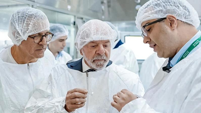 Lula anuncia R$ 1,4 bilhão para ampliar produção de vacinas no Butantan