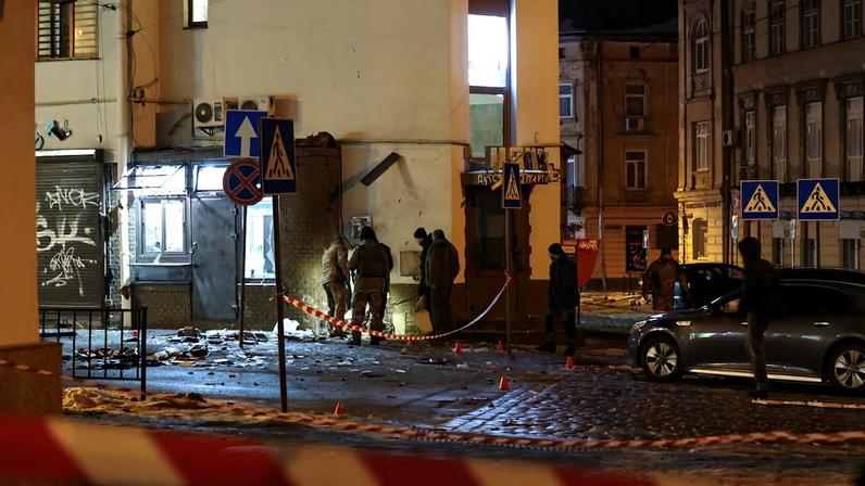 Policial morto e 24 feridos em explosões em Lviv, Ucrânia