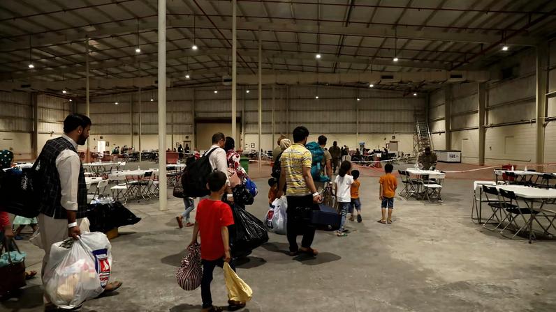 EUA pagam afegãos retidos no Qatar para repatriação; plano é visto como traição