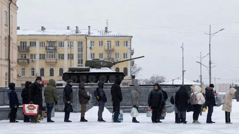 People line up at a bus stop during sub-zero temperatures, amid Russia's attack on Ukraine, in Kharkiv, Ukraine January 31, 2026.