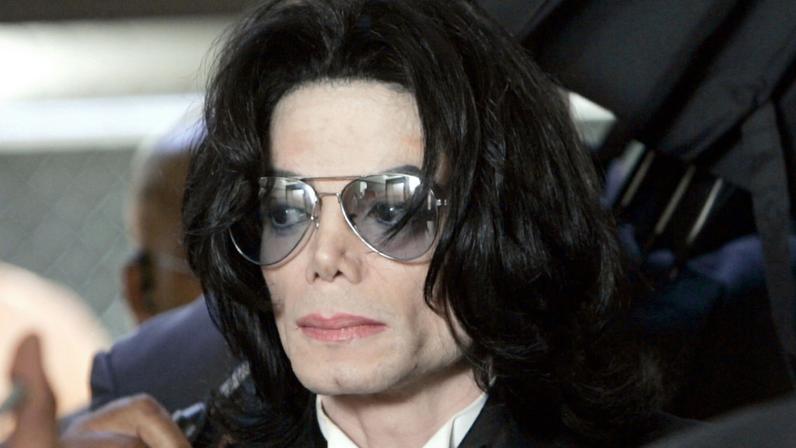 Quatro irmãos processam o espólio de Michael Jackson por tráfico de crianças