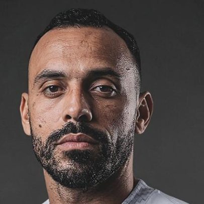 Santos confirma contratação do atacante Moisés para 2026