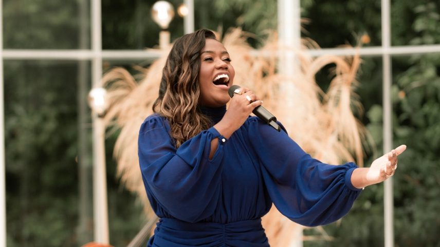 Nathália Braga durante a gravação do novo single.