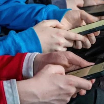 Geração em risco impulsiona reação global aos impactos das telas