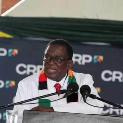 Gabinete do Zimbabwe apoia projeto que estende mandato de Mnangagwa até 2030