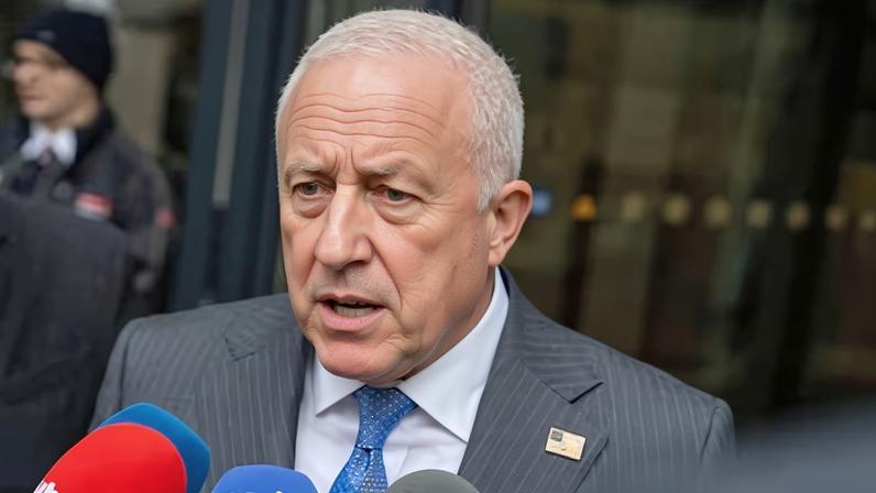 El embajador de EE UU en Bélgica, Bill White, a su salida del Ministerio de Exteriores en Bruselas el martes.