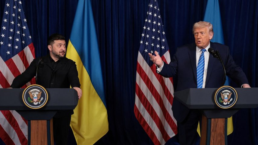 Trump mantém ligação telefônica com Zelenskiy, aponta Axios
