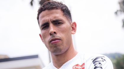 Santos anuncia contratação do volante uruguaio Christian Oliva por três temporadas
